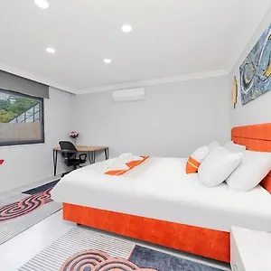 https://villa-orange-house-private-garden-terrace-hot-tub.allantalyahotels.org