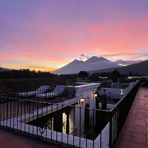 https://hotel-los-pasos.guatemalaantiguahotels.com